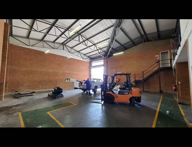 410M² WAREHOUSE TO LET IN SEBENZA